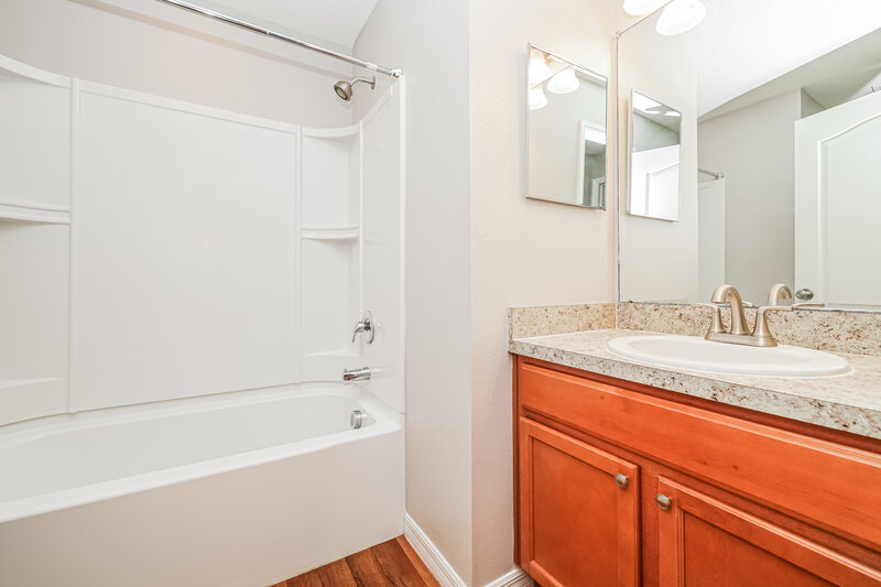 1,985/Mo, 720 Chatham Walk Dr Ruskin, FL 33570 Bathroom View