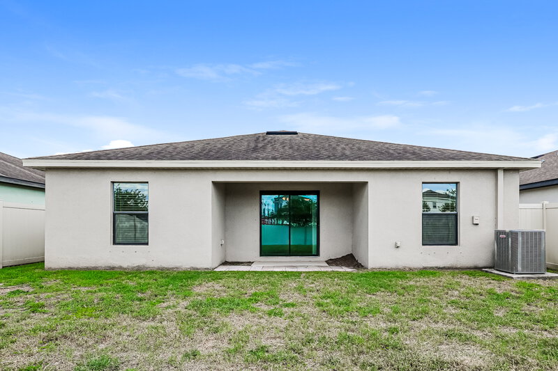1,985/Mo, 720 Chatham Walk Dr Ruskin, FL 33570 Rear View