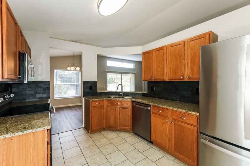 2,305/Mo, 1106 Summer Breeze Dr Brandon, FL 33511 Kitchen View
