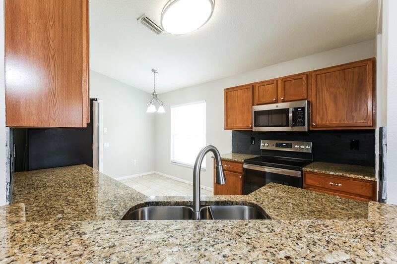 2,305/Mo, 1106 Summer Breeze Dr Brandon, FL 33511 Kitchen View 3