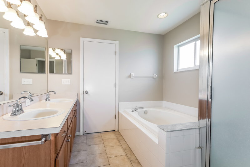 2,305/Mo, 1106 Summer Breeze Dr Brandon, FL 33511 Main Bathroom View