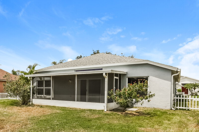 2,305/Mo, 1106 Summer Breeze Dr Brandon, FL 33511 Rear View