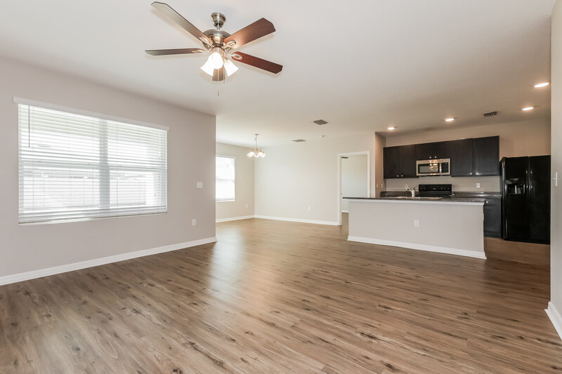 2,340/Mo, 10006 Warm Stone St Thonotosassa, FL 33592 Living Room View