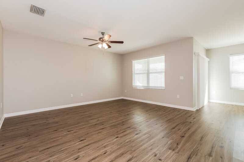 2,340/Mo, 10006 Warm Stone St Thonotosassa, FL 33592 Living Room View 2