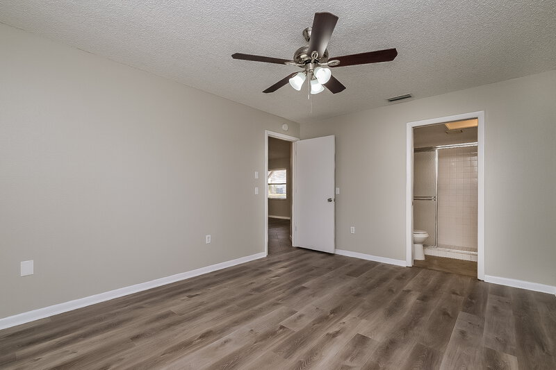 1,945/Mo, 10950 Kenmore Dr New Port Richey, FL 34654 Main Bedroom View