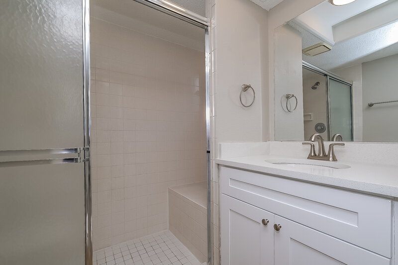 1,945/Mo, 10950 Kenmore Dr New Port Richey, FL 34654 Main Bathroom View
