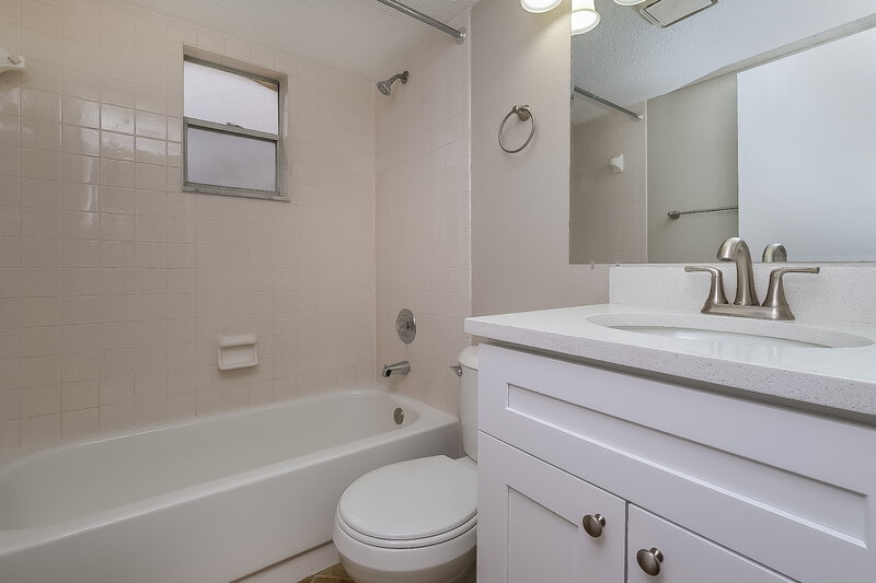 1,945/Mo, 10950 Kenmore Dr New Port Richey, FL 34654 Bathroom View