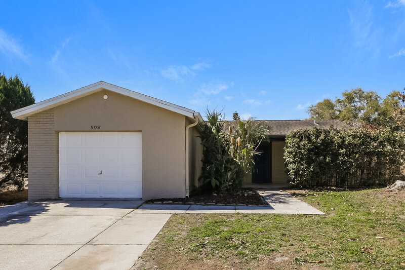 2,140/Mo, 908 Pine Ridge Cir E Brandon, FL 33511 External View