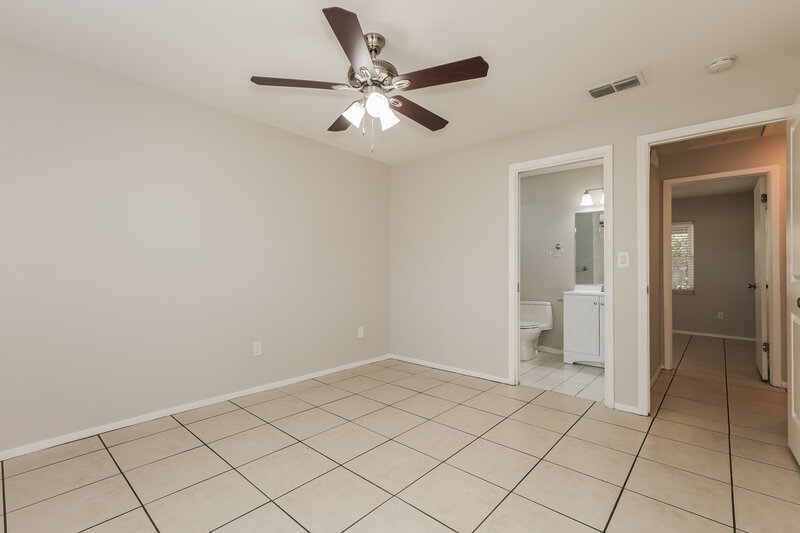 2,140/Mo, 908 Pine Ridge Cir E Brandon, FL 33511 Main Bedroom View 2
