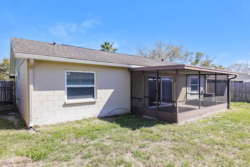 2,140/Mo, 908 Pine Ridge Cir E Brandon, FL 33511 Rear View