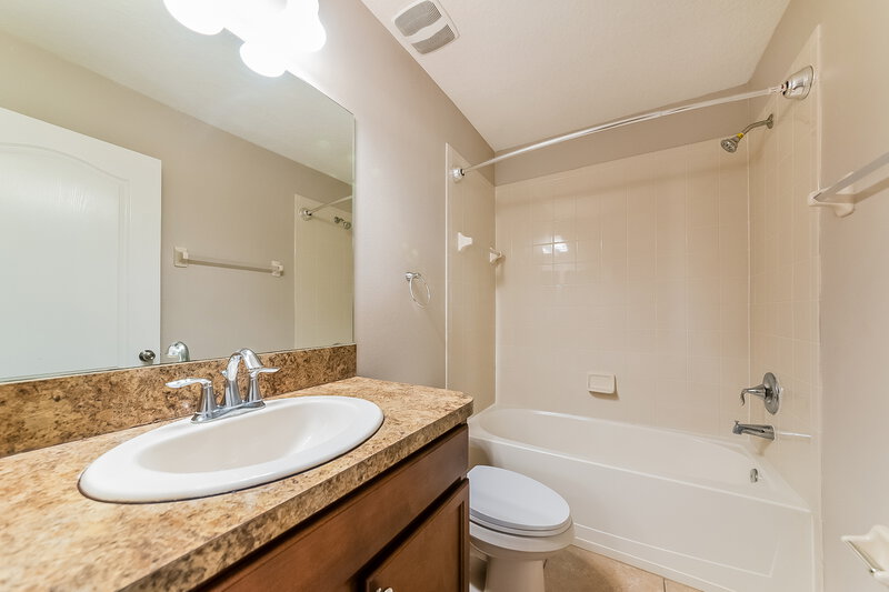 2,085/Mo, 1004 Seminole Sky Dr Ruskin, FL 33570 Bathroom View