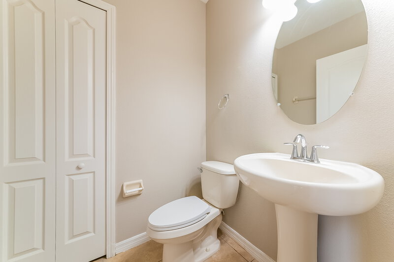 2,085/Mo, 1004 Seminole Sky Dr Ruskin, FL 33570 Powder Room View