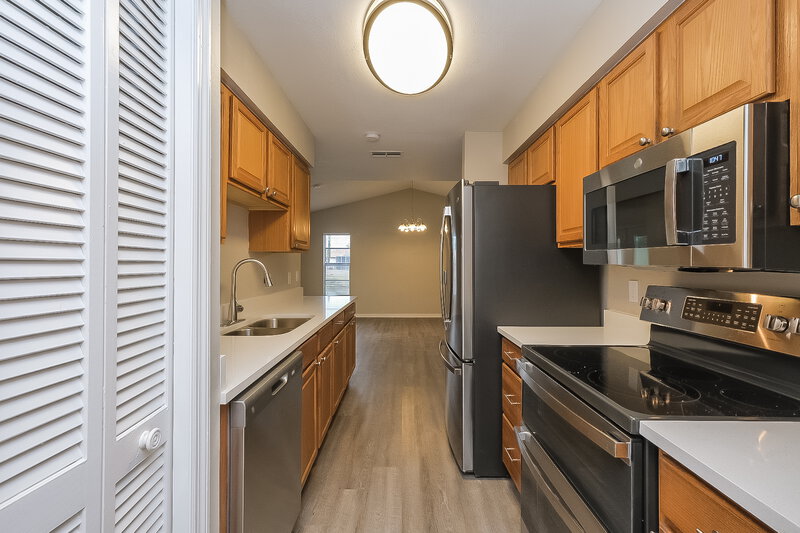 2,225/Mo, 4360 Grandwood Ln New Port Richey, FL 34653 Kitchen View 2