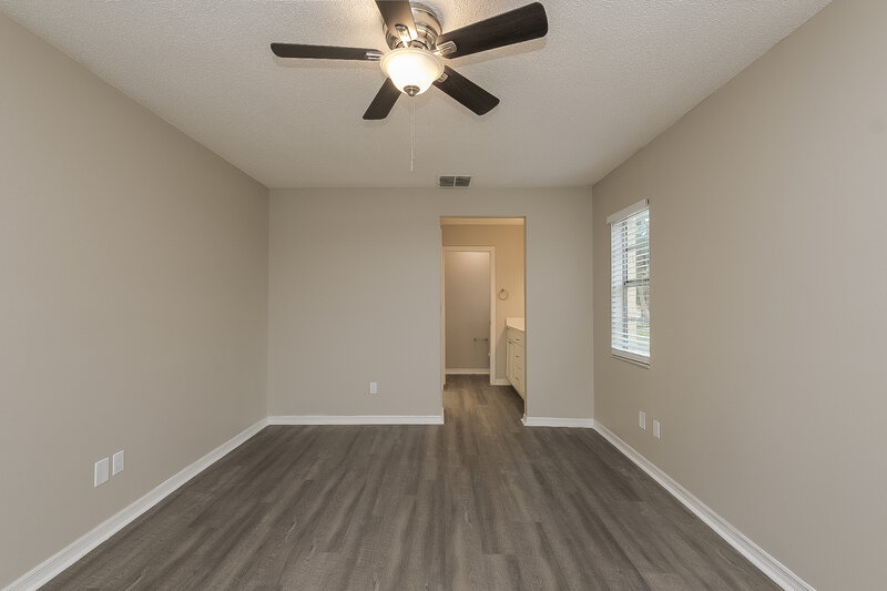 2,225/Mo, 4360 Grandwood Ln New Port Richey, FL 34653 Main Bedroom View 2