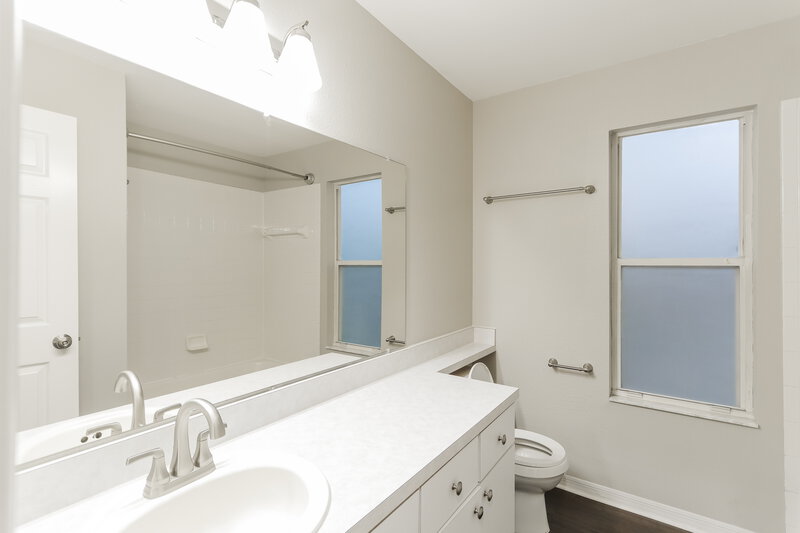 2,575/Mo, 2306 Needham Dr Valrico, FL 33596 Bathroom View
