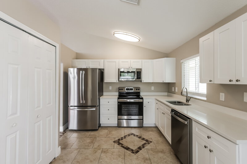 3,400/Mo, 34406 Smart Dr Zephyrhills, FL 33541 Kitchen View