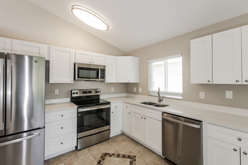 3,400/Mo, 34406 Smart Dr Zephyrhills, FL 33541 Kitchen View 2