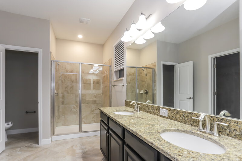 2,165/Mo, 9943 Ivory Dr Ruskin, FL 33573 Main Bathroom View
