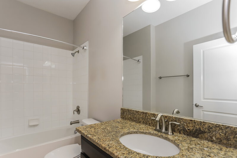2,165/Mo, 9943 Ivory Dr Ruskin, FL 33573 Bathroom View