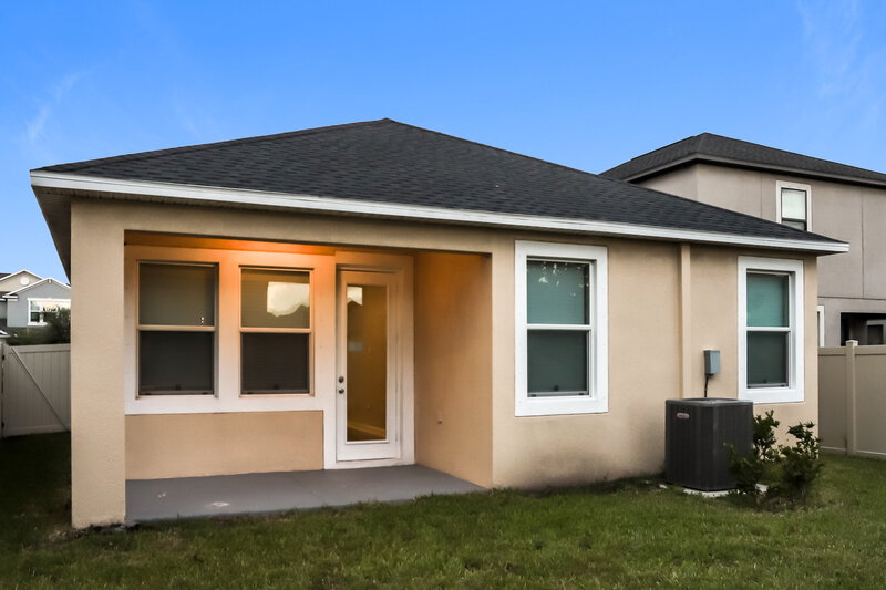 2,165/Mo, 9943 Ivory Dr Ruskin, FL 33573 Rear View