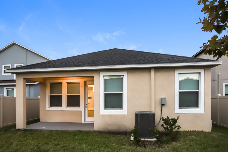 2,165/Mo, 9943 Ivory Dr Ruskin, FL 33573 Rear View 2