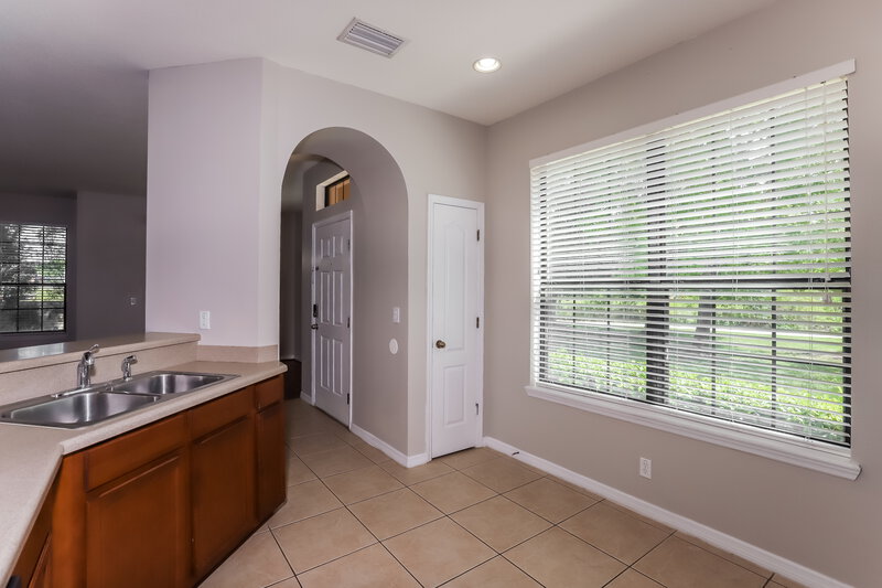 2,260/Mo, 5511 Kinglethill Dr Lithia, FL 33547 Kitchen View 2