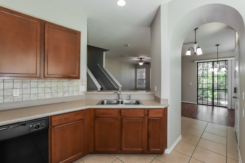 2,260/Mo, 5511 Kinglethill Dr Lithia, FL 33547 Kitchen View 3