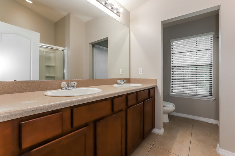 2,260/Mo, 5511 Kinglethill Dr Lithia, FL 33547 Main Bathroom View