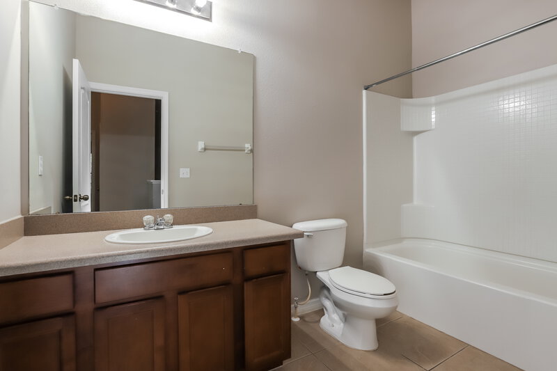 2,260/Mo, 5511 Kinglethill Dr Lithia, FL 33547 Bathroom View
