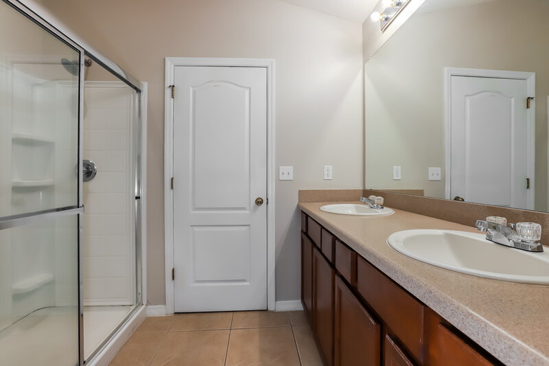 2,260/Mo, 5511 Kinglethill Dr Lithia, FL 33547 Bathroom View 2