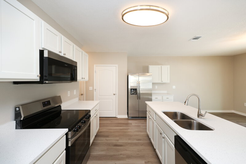 2,495/Mo, 10430 Whispering Hammock Dr Riverview, FL 33578 Kitchen View 2