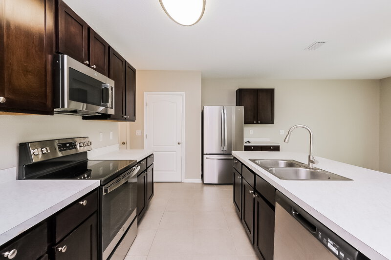 2,530/Mo, 10430 Whispering Hammock Dr Riverview, FL 33578 Kitchen View 2