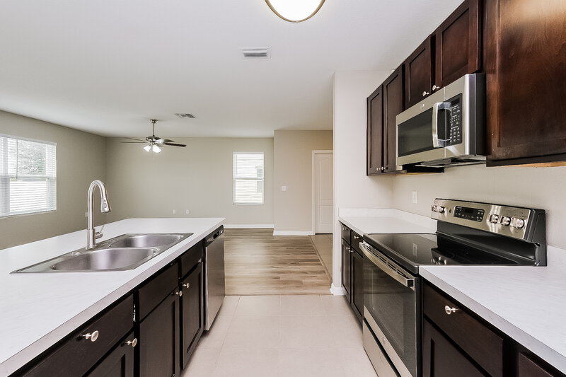 2,530/Mo, 10430 Whispering Hammock Dr Riverview, FL 33578 Kitchen View 3