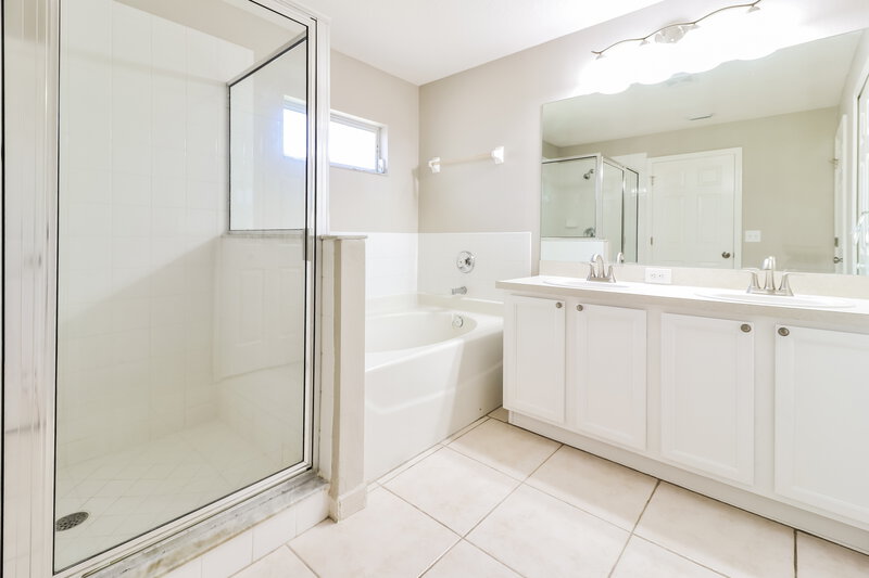 2,175/Mo, 27750 Breakers Dr Wesley Chapel, FL 33544 Main Bathroom View
