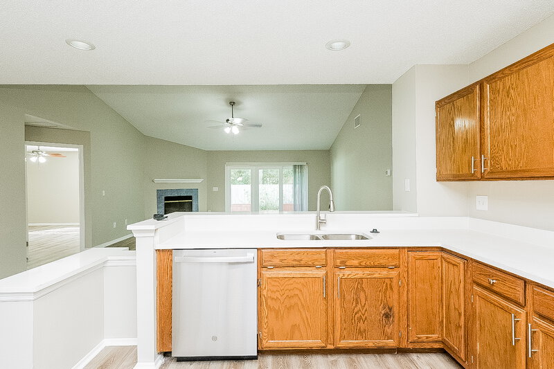 2,770/Mo, 9519 Pebble Glen Ave Tampa, FL 33647 Kitchen View 2