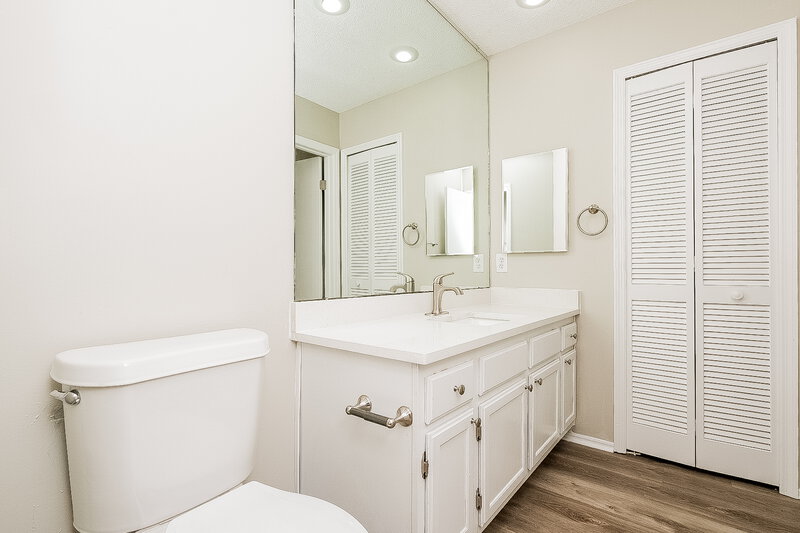 2,770/Mo, 9519 Pebble Glen Ave Tampa, FL 33647 Main Bathroom View 2