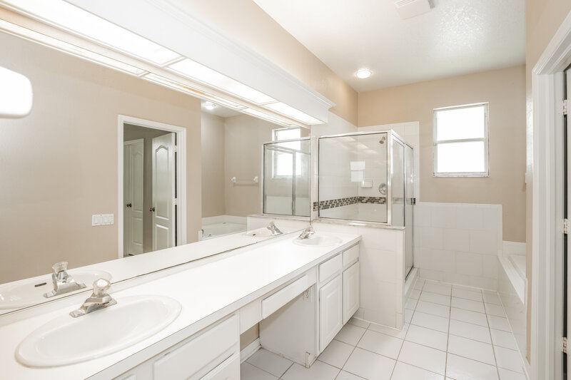 4,610/Mo, 5512 Terrain de Golf Dr Lutz, FL 33558 Main Bathroom View