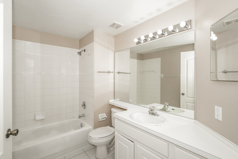 4,610/Mo, 5512 Terrain de Golf Dr Lutz, FL 33558 Bathroom View