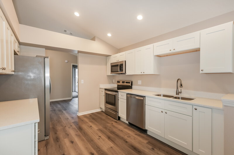 2,285/Mo, 4551 Oak River Cir Valrico, FL 33596 Kitchen View