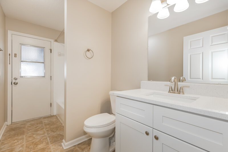 2,285/Mo, 4551 Oak River Cir Valrico, FL 33596 Bathroom View