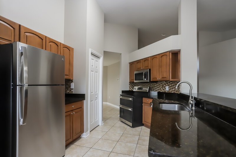 2,100/Mo, 1528 Allenton Ave Brandon, FL 33511 Kitchen View 2
