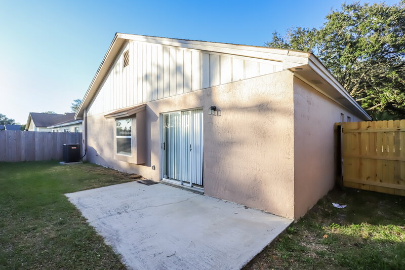 2,100/Mo, 1528 Allenton Ave Brandon, FL 33511 Rear View