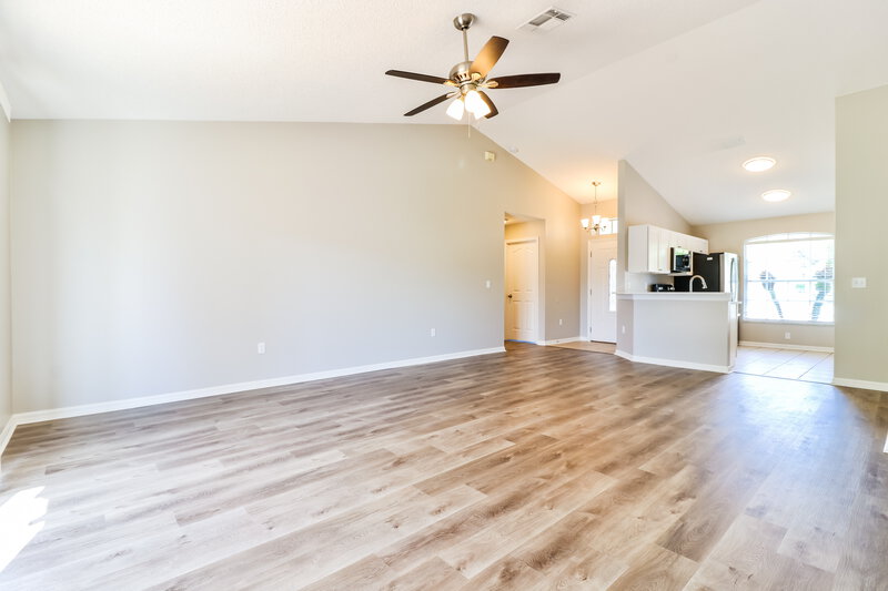 2,640/Mo, 5601 Brookdale Way Tampa, FL 33625 Living Room View