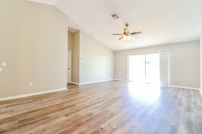 2,640/Mo, 5601 Brookdale Way Tampa, FL 33625 Living Room View 2
