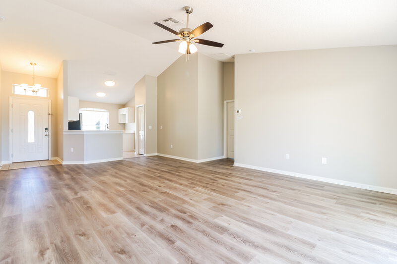 2,640/Mo, 5601 Brookdale Way Tampa, FL 33625 Living Room View 3