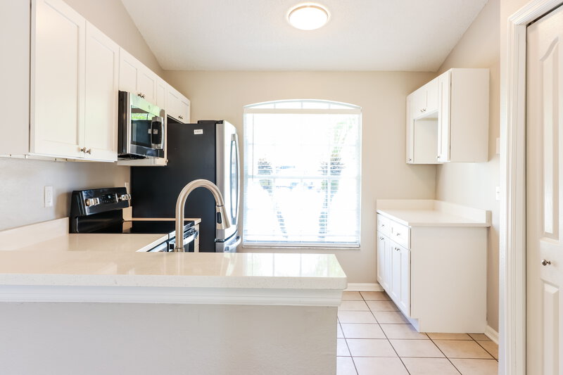 2,640/Mo, 5601 Brookdale Way Tampa, FL 33625 Kitchen View
