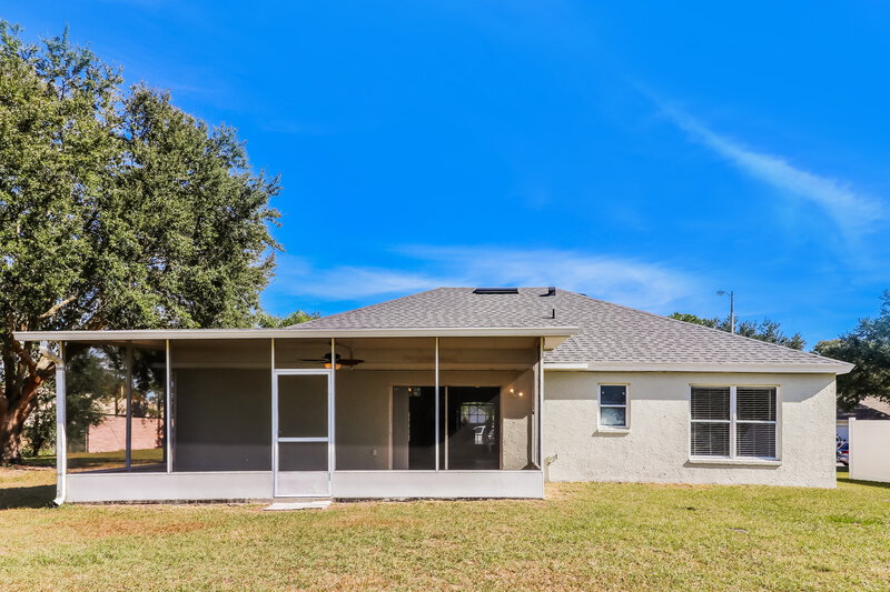 2,640/Mo, 5601 Brookdale Way Tampa, FL 33625 Rear View