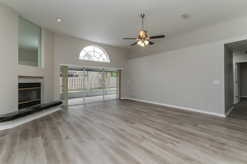 2,450/Mo, 2002 Alafia Oaks Dr Valrico, FL 33596 Living Room View 3