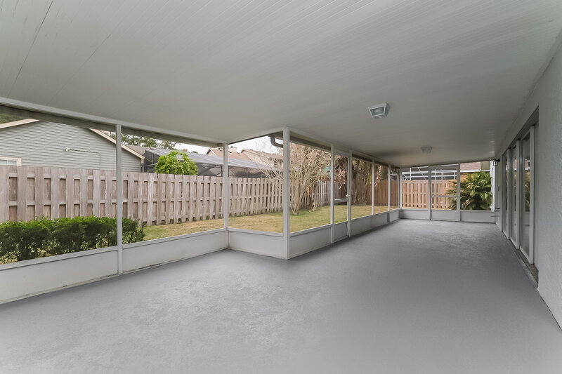 2,450/Mo, 2002 Alafia Oaks Dr Valrico, FL 33596 Sun Room View