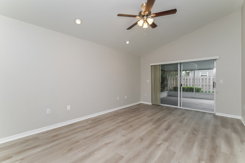 2,450/Mo, 2002 Alafia Oaks Dr Valrico, FL 33596 Main Bedroom View